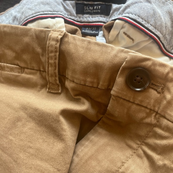 Tommy slim cut khaki pants ya no flaws like new - Picture 2 of 4